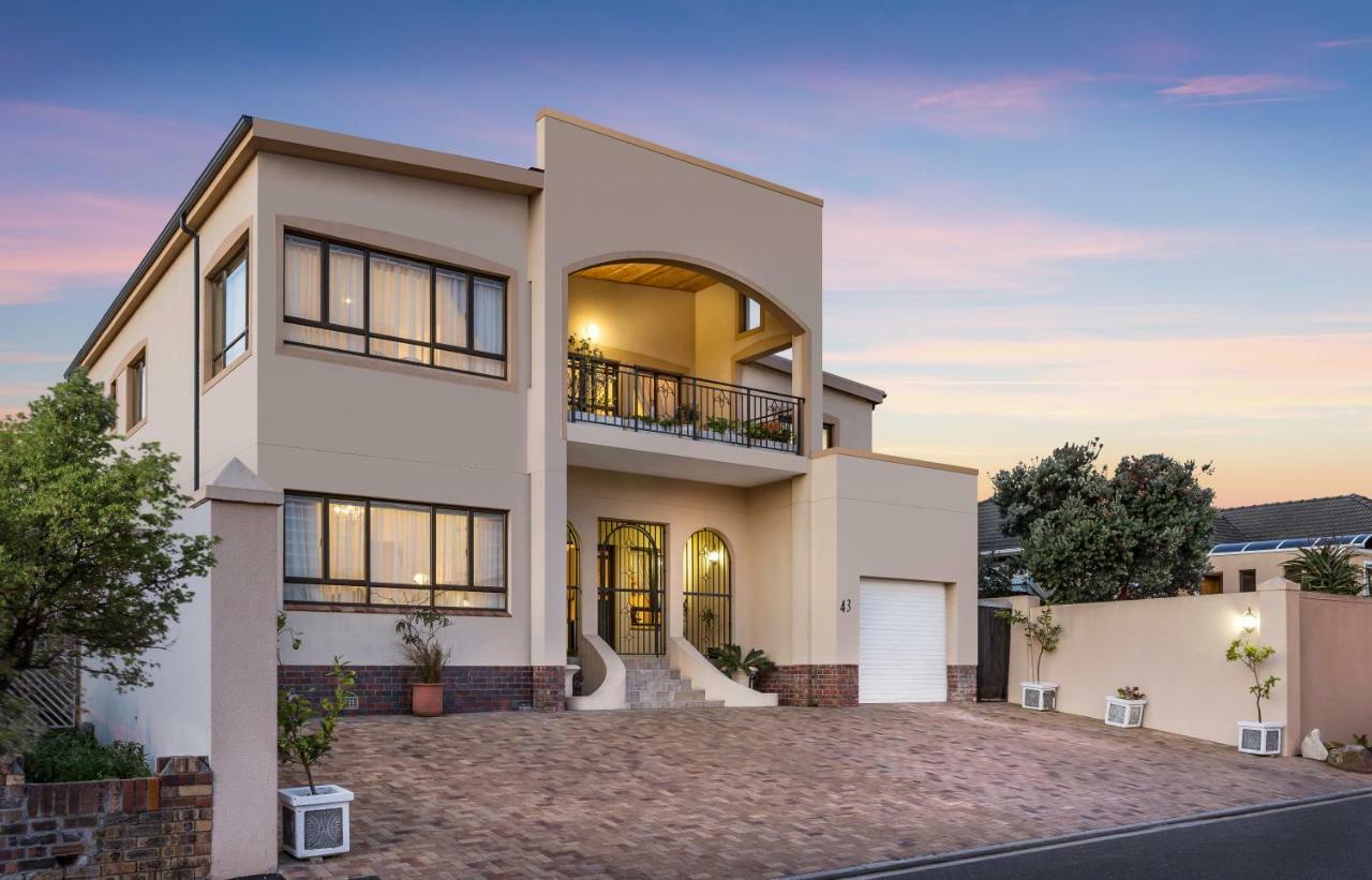 Auriols Guest House Parow Exterior photo